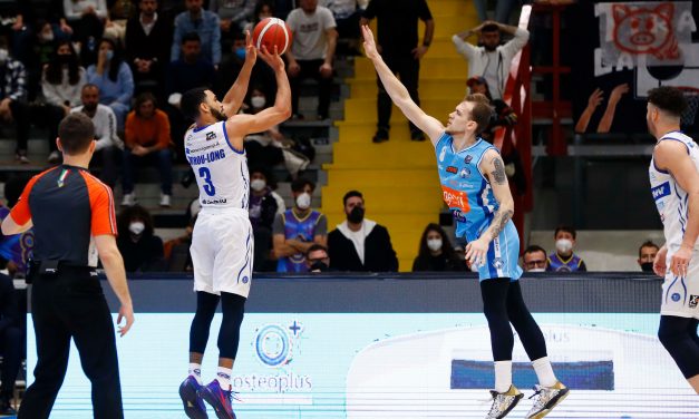 Brescia fa 14 vittorie di fila e si salva dalla trappola Napoli: 68-70