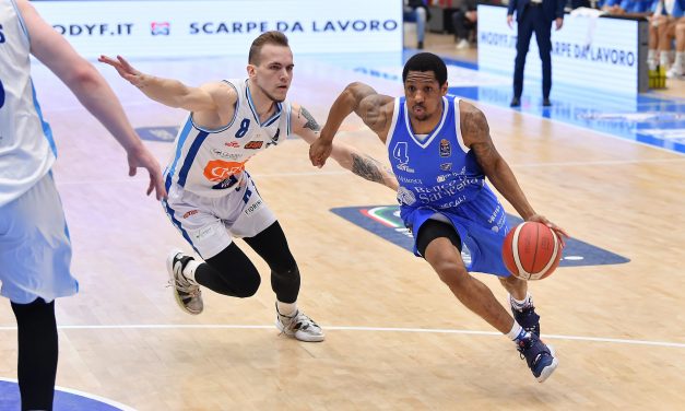 Sassari mette un’ipoteca sui playoff, Napoli KO 72-78 e molto vicina al baratro
