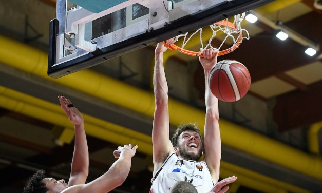 TORTONA DA 104 E LODE, VARESE CROLLA A CASALE E ADESSO BISOGNA GUARDARSI LE SPALLE: LA BERTRAM VINCE 104-99