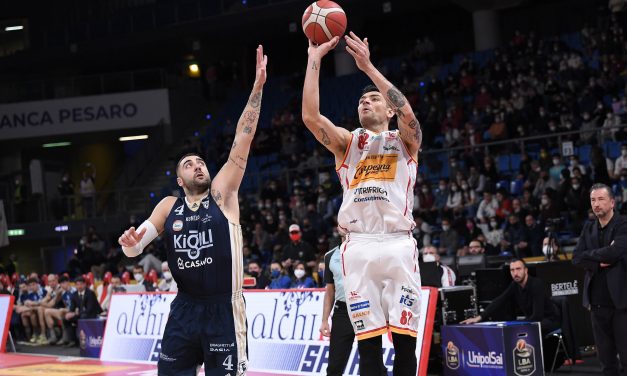 Pesaro esulta al fotofinish, il tiro di Charalampopoulos si spegne sul ferro: Fortitudo battuta 88-87
