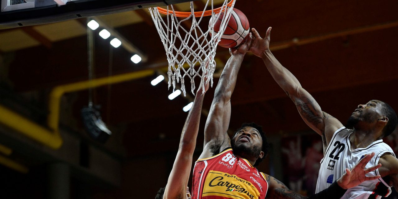 Pesaro grazie ad un Jones stellare supera una brutta Tortona: 70-86
