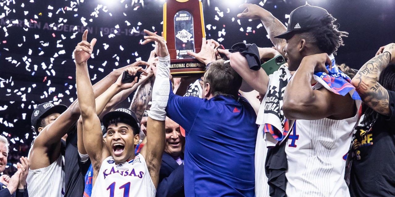 Kansas rimonta dal -15 contro North Carolina e vince il titolo NCAA