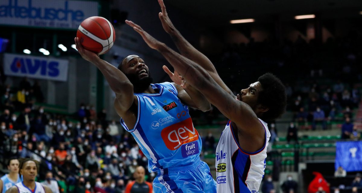 Le pagelle di Treviso-Napoli: Mcduffie tre metri sopra al cielo, Russell non pervenuto