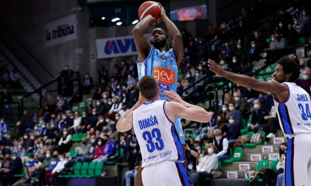 Napoli inguaia Treviso, espugnato il PalaVerde 67-77