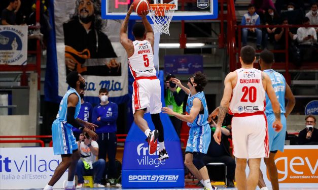 Riscatto Reggio Emilia al PalaBarbuto, Napoli ko 82-85