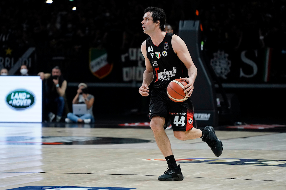 Virtus Bologna Nel Successo Di Treviso Milos Teodosic Taglia Il 