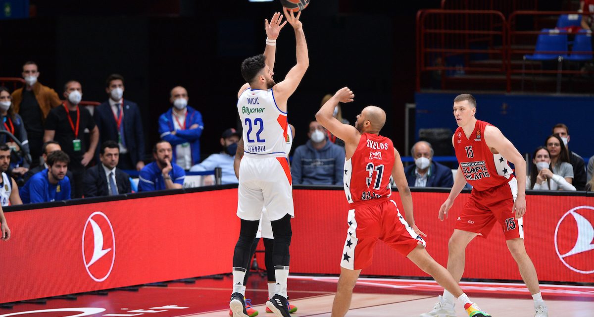 Le pagelle di Efes-Milano: Micic il fattore, Larkin decisivo nel finale, un grande Hall non salva l’Olimpia