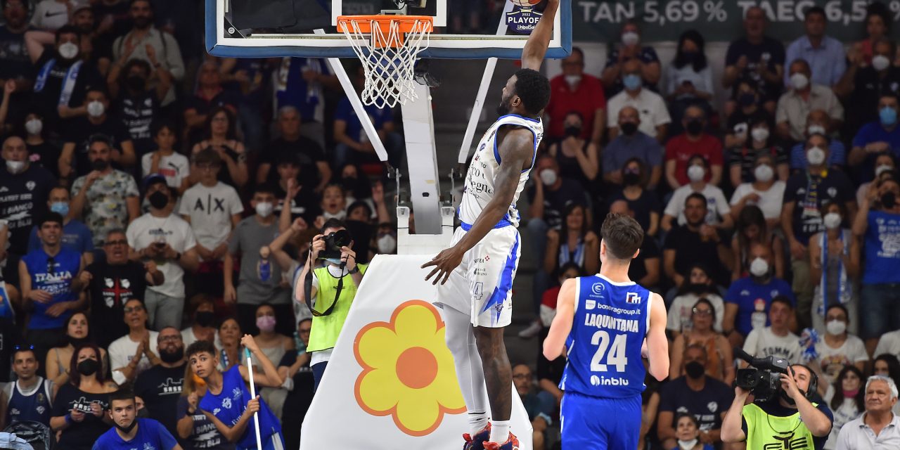 La Dinamo Sassari più bella della stagione annichilisce Brescia: 98-68