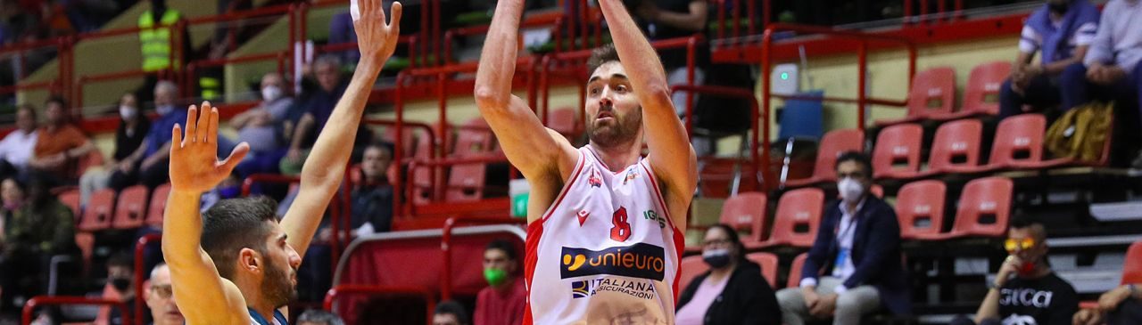 Forlì non cede e sconfigge Cantù 76-72, portando la serie a gara 4