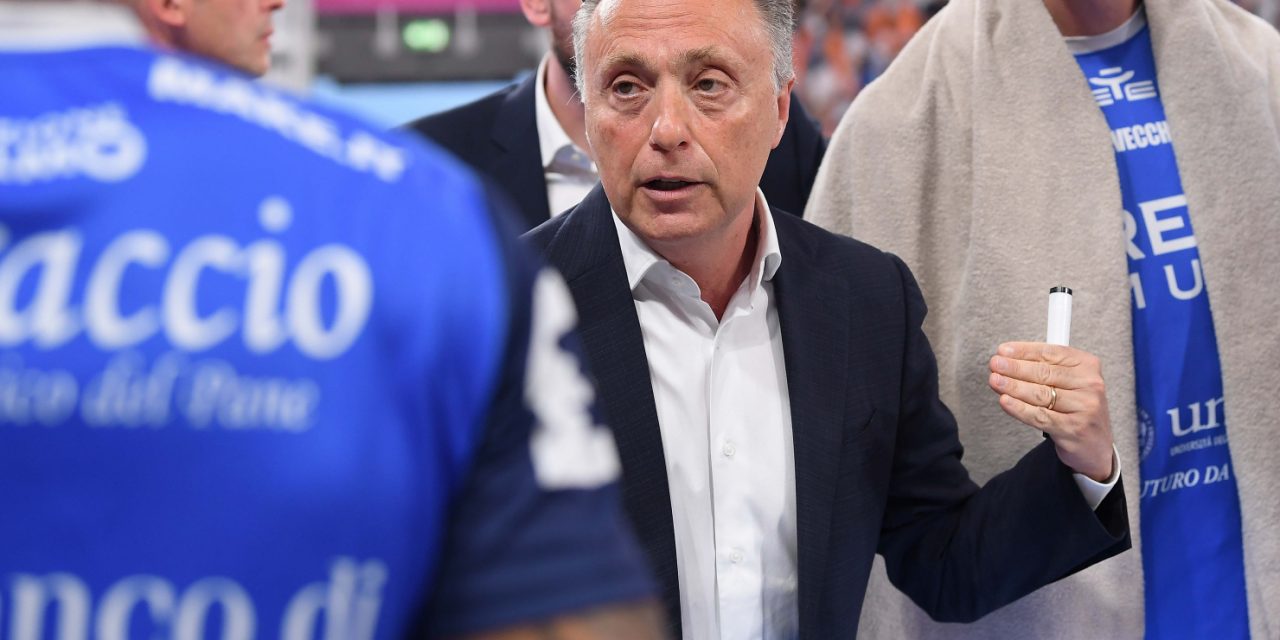 Sassari, Bucchi: “Quì c’è un senso di appartenenza che ti resta addosso grazie al presidente che ha inculcato una mentalità”