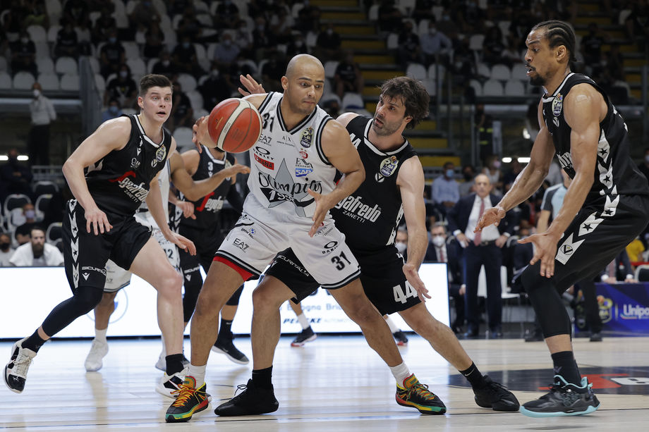 Virtus Bologna-Olimpia Milano, per la quinta volta nella storia si affrontano le stesse squadre in due finali consecutive