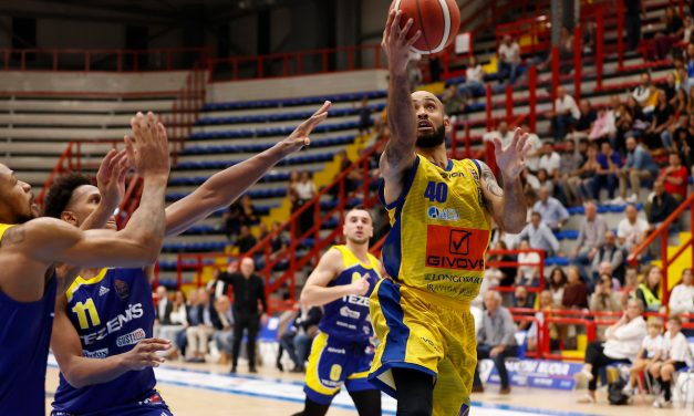 BM ON LBA/ SCAFATI, CONTRO LA TEZENIS IL PRIMO SORRISO IN CAMPIONATO. LOGAN DECISIVO ALL’ESORDIO, VERONA PAGA LE TROPPE PALLE PERSE. 92-87– DI SALVATORE POSSUMATO