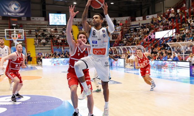 Le pagelle di BM/ Napoli-Reggio Emilia: Michineau decesivo, importanti gli apporti di Williams e Howard, delude Anim – di Elio De Falco