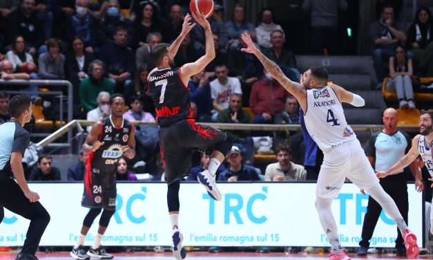 FOCUS BM/A2 EMOTICON: CHRISTMAS EDITION! UN TOMASSINI DA SOGNO GELA IL PALADOZZA, CANTÙ VINCE LA DECIMA. PIACENZA VOLA IN TUTTE LE STATISTICHE, MENTRE VANOLI CADE ANCORA. NOTTE FONDA PER LA FORTITUDO – DI LUIGI AMORI