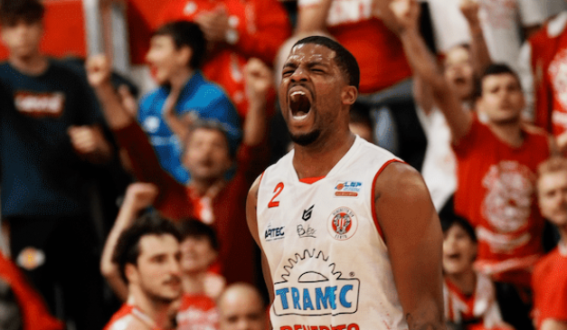 BM ON A2/ IL BIG MATCH: IL BUZZER BEATER, DA 3,  DI TOMMASSINI RISPONDE ALLA TRIPLA A 5 SECONDI DAL TERMINE DI COPELAND, VINCE CENTO 70-68- DI MATTEO BRIOLINI