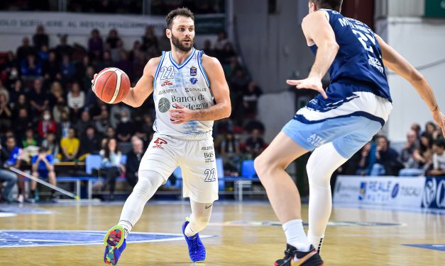 BM ON LBA/ SASSARI ANNIENTA BRINDISI 111 -93 LE OTTIME PERCENTUALI OFFENSIVE LA PORTANO AL SETTIMO SUCCESSO IN CAMPIONATO. PER L’HAPPY CASA ANCORA PROBLEMI DIFENSIVI. – DI MATTEO BRIOLINI