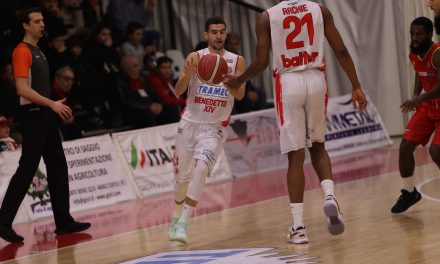 Cento mantiene il comando della classifica del girone rosso: Mussini e compagni regolano Ravenna 80-56