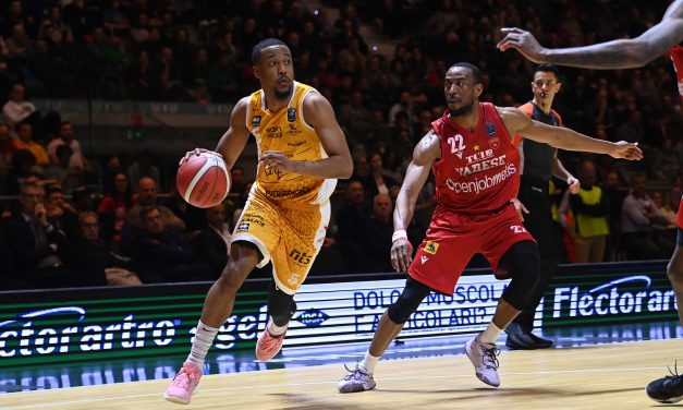 BM SPECIAL FINAL EIGHT LBA/CHARALAMPOPOULOS E ABDUR-RAHKMAN DECISIVI, PESARO SUPERA IN VOLATA VARESE (84-80) E RAGGIUNGE BRESCIA IN SEMIFINALE – DI MASSIMO FURLANI