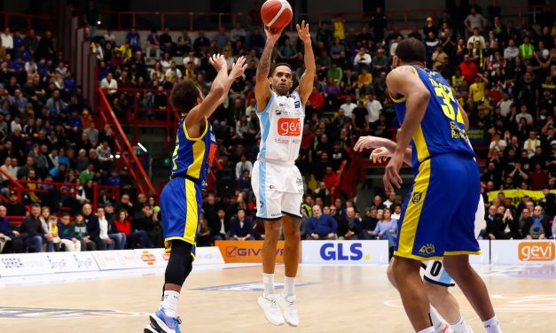Napoli fa suo un derby all’ultimo respiro, Michineau e Stewart ribaltano Scafati (71-69) – di Elio De Falco