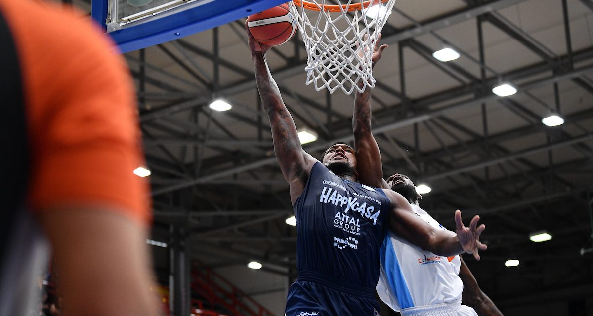 BM ON LBA/ Brindisi dura di più e passa al PalaBarbuto, Napoli ko 96-80 – di Elio De Falco