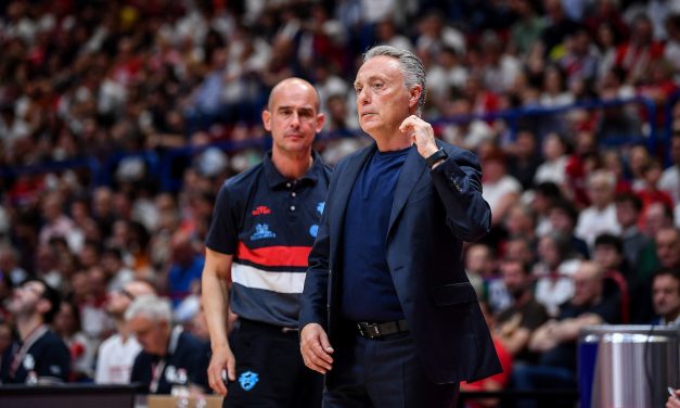 BM POST MATCH/ Pesaro, Buscaglia: “Nel finale punti dalla lunga distanza e dalle guardie della Dinamo”. Sassari, Bucchi: “Vittoria importante”