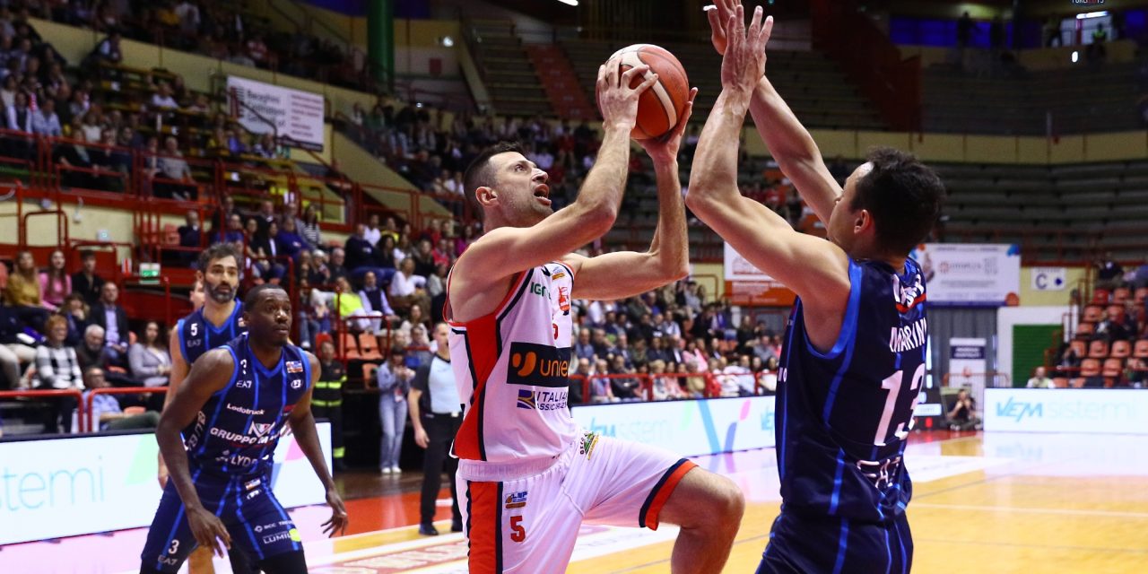 FOCUS BM/A2 EMOTICON: SECONDA FASE. FORLÌ NON SI FERMA PIÙ! TREVIGLIO E CREMONA CADONO, CANTÙ NE APPROFITTA. SPETTACOLO A UDINE, TENSIONE A BOLOGNA. UNO SHERILL IN FORMATO CURRY È L’MVP DI GIORNATA