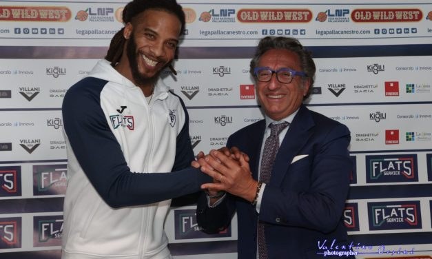 Adrian Banks: “Sono qua per dare freschezza e respiro alla squadra. Coach Dalmonte? Nel basket moderno i cambi sono molto veloci e non sai mai quando possono capitare certe situazioni”