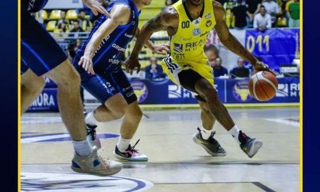 BM ON A2 SPECIALE PLAYOFF/GUARIGLIA FA ESPLODERE IL PALA ASTI SULLA SIRENA – In finale ci va Torino che beffa un’eroica Treviglio (88-87) – di Matteo Cuppi