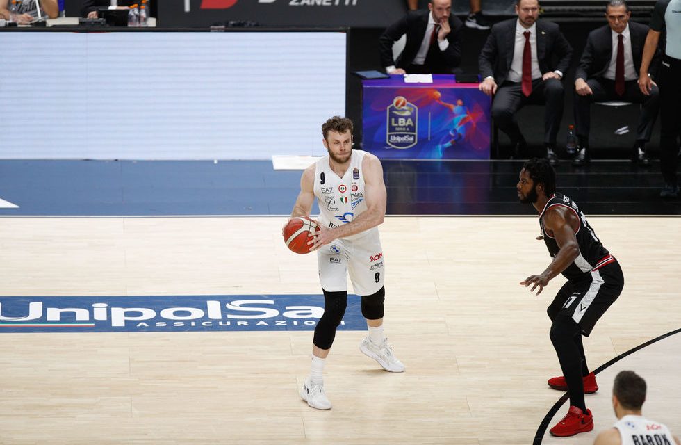 BM DA EUROLEAGUE/IL PUNTO OLIMPIA MILANO: “SARA’ UNA PARTITA DIFFICILE, MA A BOLOGNA LO È SEMPRE” LE PAROLE DI ETTORE MESSINA PRIMA DELLA PARTITA DI EUROLEAGUE – di GIANFRANCO PEZZOLATO