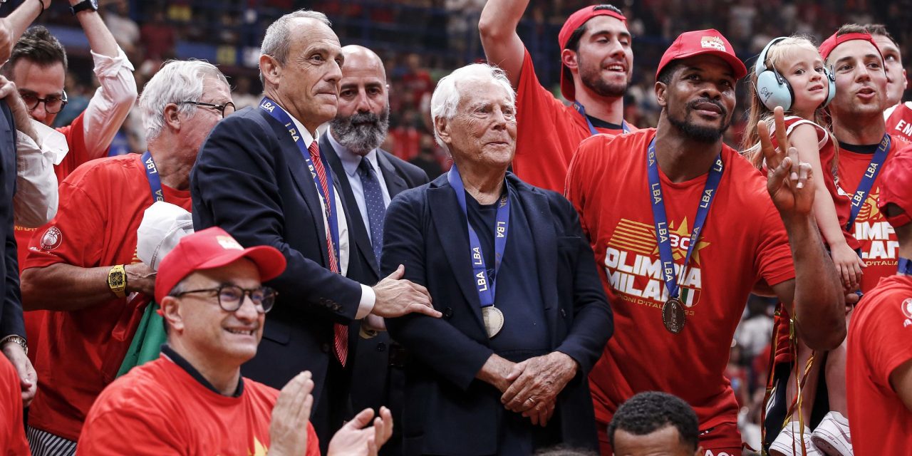 Tredici trofei nell’era Armani, cinque scudetti, il primo “back to back” in quasi 40 anni