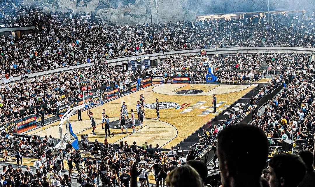 Atmosfera da brividi al parco Tsamajdan: oltre 7 mila persone per vedere l’amichevole tra Partizan e Fuenlabrada