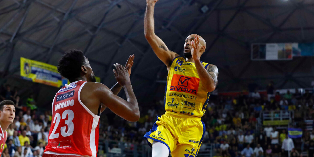 BM ON LBA/ LOGAN SALE IN CATTEDRA E PORTA LO SCAFATI ALLA PRIMA VITTORIA CON 29 PUNTI. MOORE SI SVEGLIA TROPPO TARDI E PISTOIA NON RIESCE NELLA RIMONTA – DI ALESSIO APICELLA