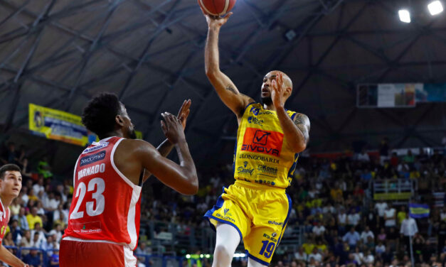 BM ON LBA/ LOGAN SALE IN CATTEDRA E PORTA LO SCAFATI ALLA PRIMA VITTORIA CON 29 PUNTI. MOORE SI SVEGLIA TROPPO TARDI E PISTOIA NON RIESCE NELLA RIMONTA – DI ALESSIO APICELLA