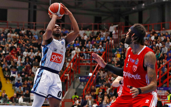 BM ON LBA/ Pullen sfata il tabù, Napoli batte Varese al PalaBarbuto 97-96 – di Elio De Falco