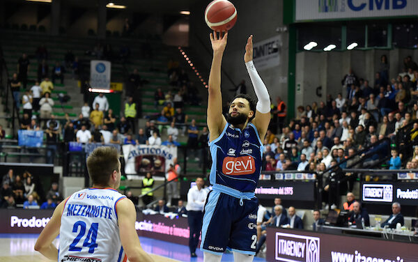 BM ON LBA/ Napoli fatica ma riesce a spuntarla su una coriacea Treviso (76-79) – di Valerio Laurenti
