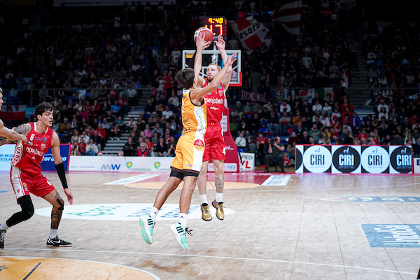 BM ON LBA/ Le pagelle: Mannion e Gabe Brown guidano la rimonta di Varese, brilla anche Mcdermott. Non bastano Totè e Bamforth a Pesaro – di Valerio Laurenti