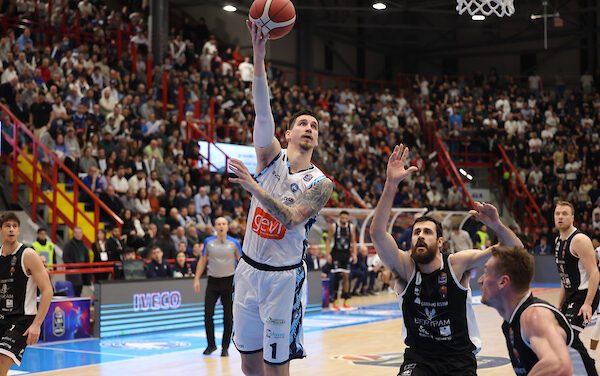 BM ON LBA/ NAPOLI RESISTE, TORTONA KO 81-76 – DI ELIO DE FALCO
