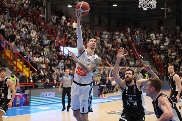 BM ON LBA/ NAPOLI RESISTE, TORTONA KO 81-76 – DI ELIO DE FALCO