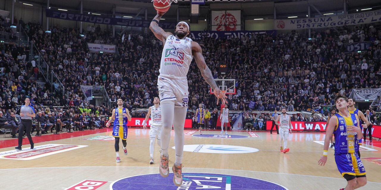 DESHAWN FREEMAN , IERI IN  CAMPO COL DOLORE NEL CUORE SENZA DIRLO A  NESSUNO : IL NONNO ERA SCOMPARSO DUE ORE PRIMA. LUI È STATO LO STESSO MVP DELLA FLATS SERVICE FORTITUDO, GRANDE ESEMPIO – DI CHIARA MORBIO