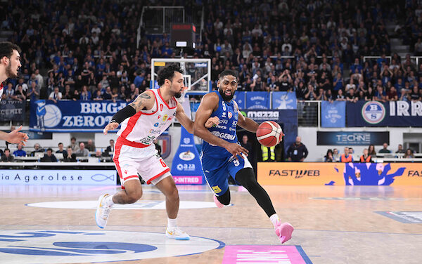 BM ON LBA: Brescia soffre ma ha la meglio su Pistoia che cede nel finale 109-90. Primato ancora intatto – di Riccardo Chiorzi