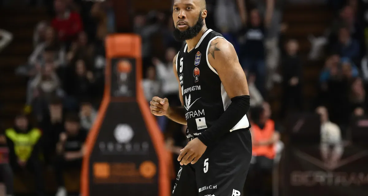 Tortona, il ritorno dall’infortunio di Chris Dowe: “Mi trovo molto bene qui, coach De Raffaele mi ha chiesto di essere un leader”