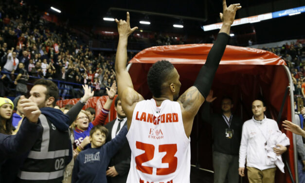 KEITH LANGFORD: LA CELEBRAZIONE NELL’INTERVALLO DI OLIMPIA-BARCELLONA