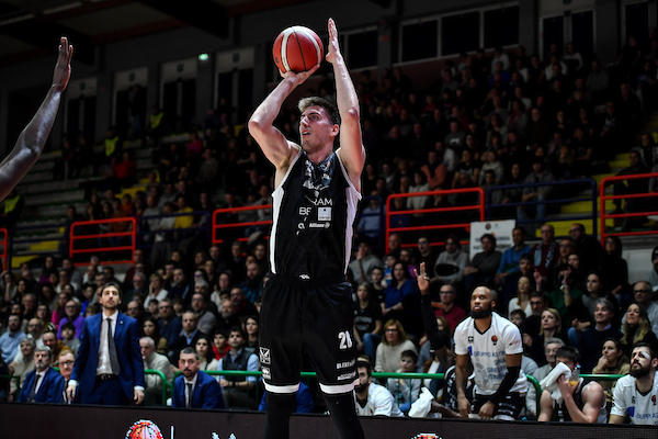 BM ON LBA/ Prova di forza di Tortona, Reggio Emilia annichilita 93-64 – di Valerio Laurenti