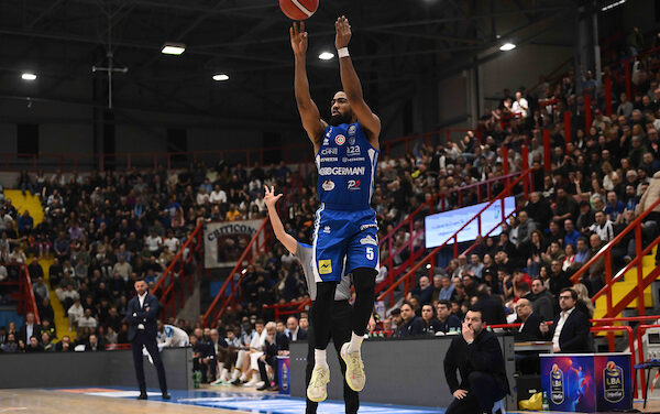 BM ON LBA/ Dominio Brescia, Napoli rullata al PalaBarbuto 104-83 – di Elio De Falco