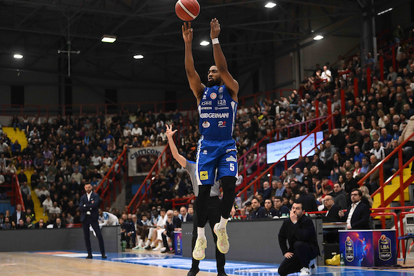 BM ON LBA/ Dominio Brescia, Napoli rullata al PalaBarbuto 104-83 – di Elio De Falco