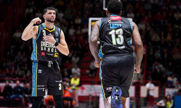 BM ON LBA / LE PAGELLE DI SASSARI-CREMONA: CHARALAMPOPOULOS DI UN ALTRO MONDO, LACEY E ADRIAN GUIDANO CREMONA MA NON BASTA – DI ANTONIO CATALANO
