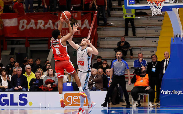 BM ON LBA/ Charlie Moore fa la magia, Pistoia sbanca Napoli (93-95) – di Elio De Falco