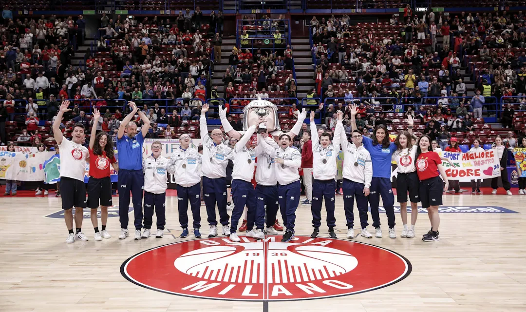 EA7 EMPORIO ARMANI MILANO, CELEBRATA NELLA PARTITA CON SCAFATI LA NAZIONALE ITALIANA DI BASKET CON SINDROME DOWN CHE HA VINTO LA MEDAGLIA D’ORO AI MONDIALI