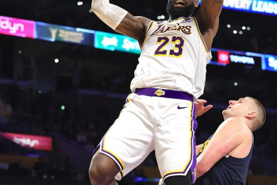 BM ON NBA / LEBRON JAMES SI INFORTUNA ALLA CAVIGLIA MA SI RIFIUTA DI USCIRE: IL VIDEO DIVENTA VIRALE – DI MATTEO ORSOLAN