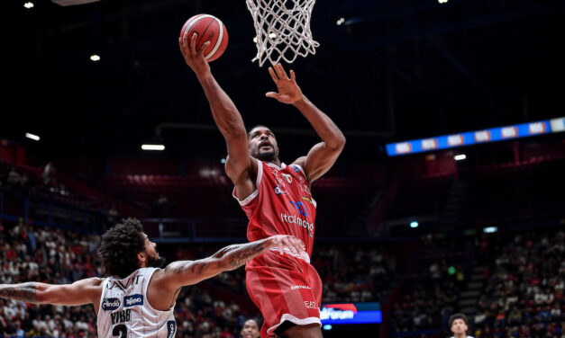 Kyle Hines annuncia il ritiro: “È stato un viaggio incredibile, non avrei pensato che il basket mi avrebbe portato così lontano”